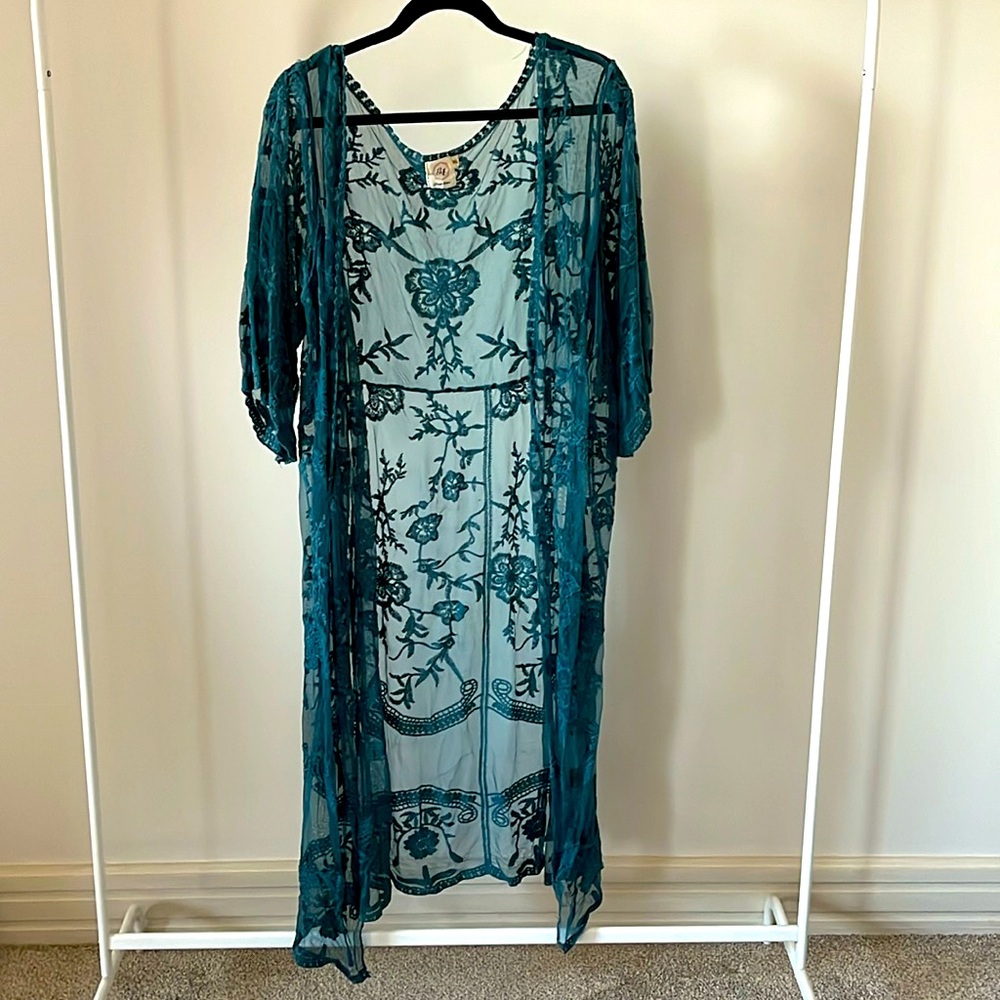 Lace floral kimono